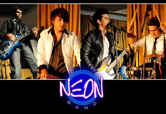 NEON – Es Tiempo.