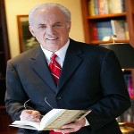 John MacArthur acusa al movimiento carismatico pentecostal de hereje